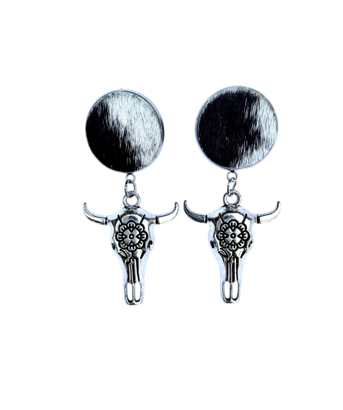 J6579 - 20mm Stud Hide w Skull Earrings