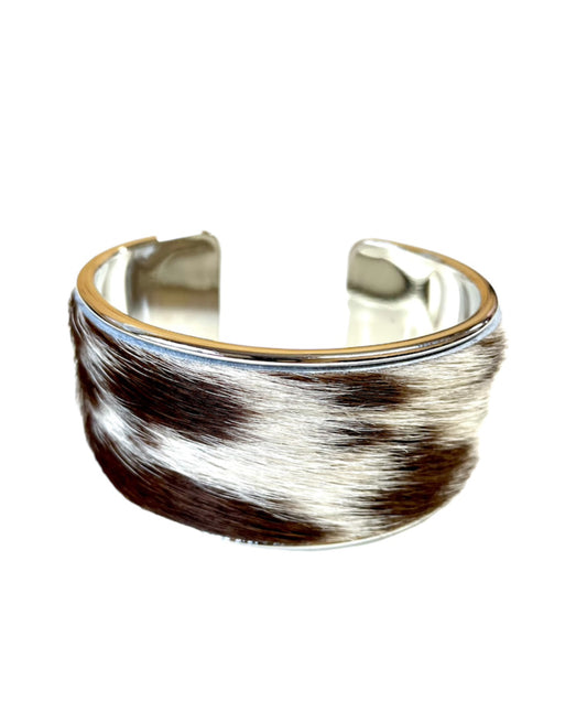 J6878 - 3/4 Bangle w Cowhide Bezel