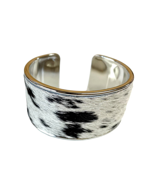 J6877 - 3/4 Bangle w Cowhide Bezel